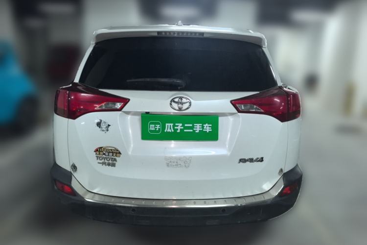 Used Toyota RAV4 2015 2.0L CVT Two-Wheel Drive Fashion Edition Rear