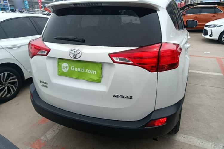Used Toyota RAV4 2015 2.0L CVT Two-Wheel Drive Fashion Edition Rear