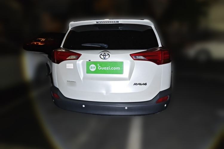 Used Toyota RAV4 2015 2.0L CVT Two-Wheel Drive Fashion Edition Rear