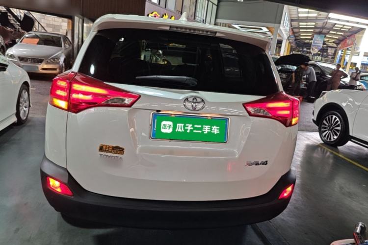 Used Toyota RAV4 2015 2.0L CVT Two-Wheel Drive Fashion Edition Rear