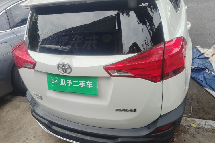 Used Toyota RAV4 2015 2.0L CVT Two-Wheel Drive Fashion Edition Rear