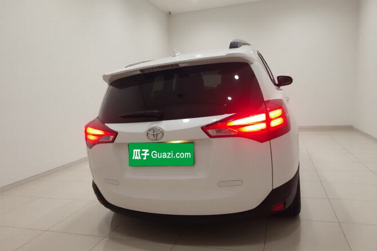 Used Toyota RAV4 2015 2.0L CVT Two-Wheel Drive Fashion Edition Rear