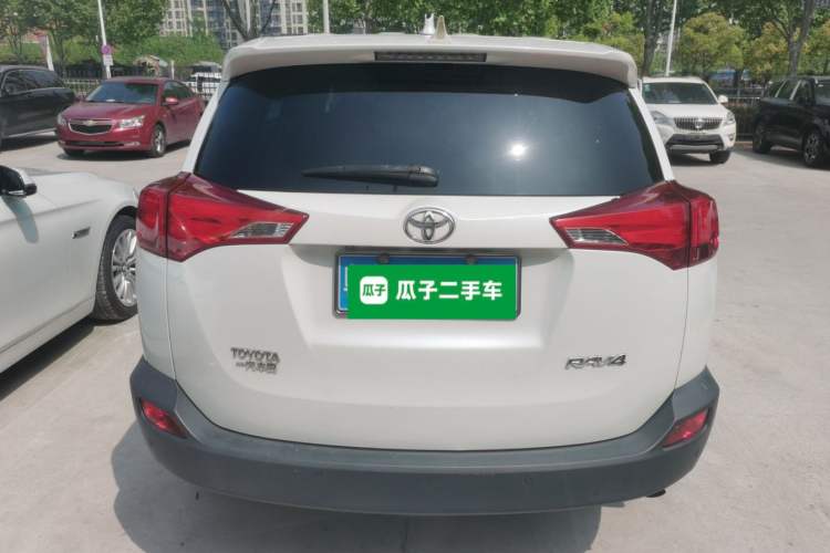 Used Toyota RAV4 2015 2.0L CVT Two-Wheel Drive Fashion Edition Rear