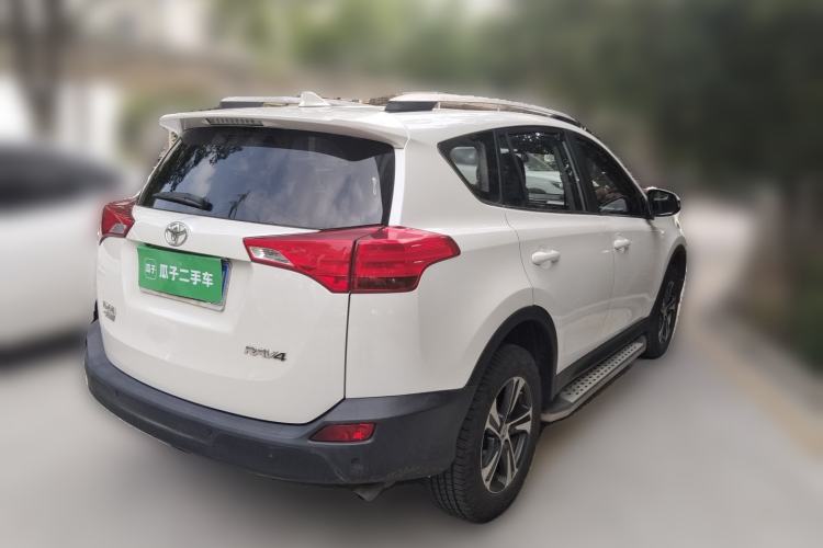 Used Toyota RAV4 2015 2.0L CVT Two-Wheel Drive Fashion Edition Rear Right 45 Deg