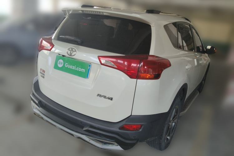 Used Toyota RAV4 2015 2.0L CVT Two-Wheel Drive Fashion Edition Rear Right 45 Deg