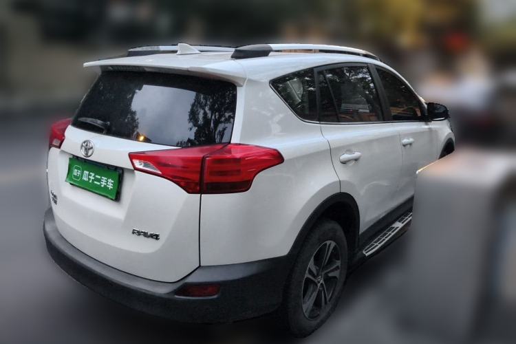 Used Toyota RAV4 2015 2.0L CVT Two-Wheel Drive Fashion Edition Rear Right 45 Deg