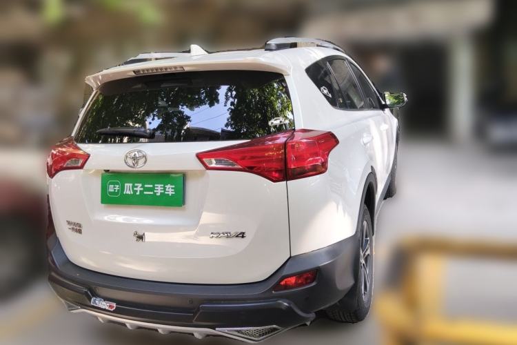 Used Toyota RAV4 2015 2.0L CVT Two-Wheel Drive Fashion Edition Rear Right 45 Deg