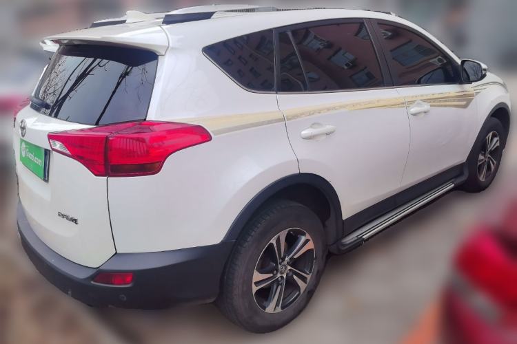 Used Toyota RAV4 2015 2.0L CVT Two-Wheel Drive Fashion Edition Rear Right 45 Deg