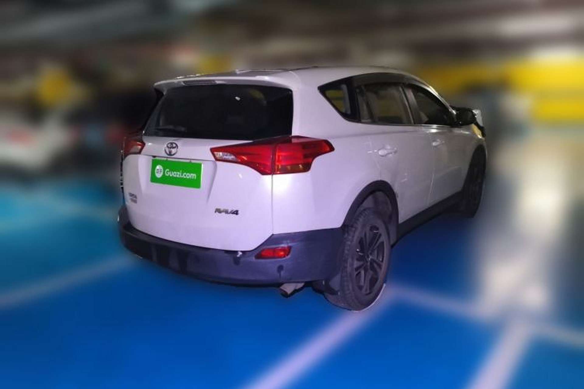 Used Toyota RAV4 2015 2.0L CVT Two-Wheel Drive Fashion Edition Rear Right 45 Deg