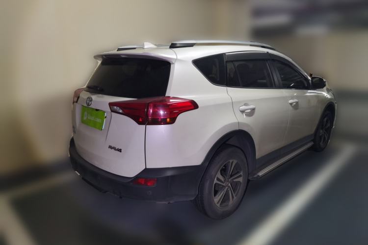 Used Toyota RAV4 2015 2.0L CVT Two-Wheel Drive Fashion Edition Rear Right 45 Deg