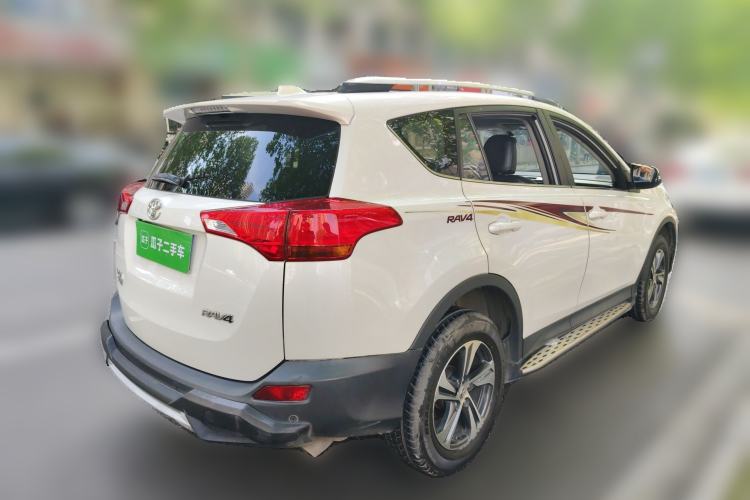 Used Toyota RAV4 2015 2.0L CVT Two-Wheel Drive Fashion Edition Rear Right 45 Deg