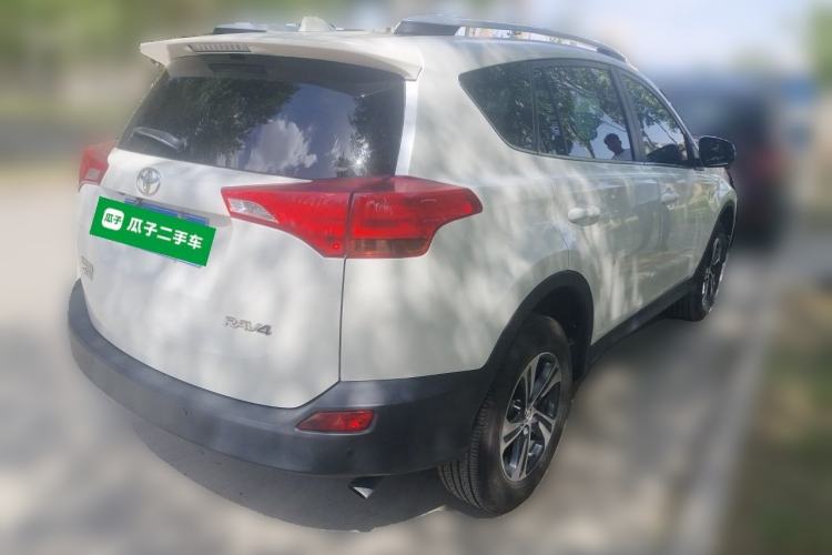 Used Toyota RAV4 2015 2.0L CVT Two-Wheel Drive Fashion Edition Rear Right 45 Deg