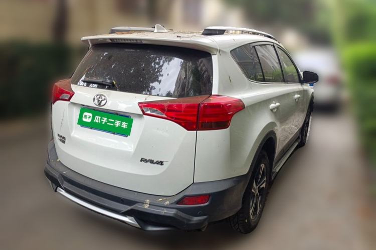 Used Toyota RAV4 2015 2.0L CVT Two-Wheel Drive Fashion Edition Rear Right 45 Deg