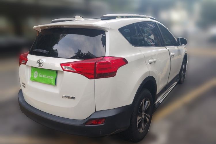 Used Toyota RAV4 2015 2.0L CVT Two-Wheel Drive Fashion Edition Rear Right 45 Deg