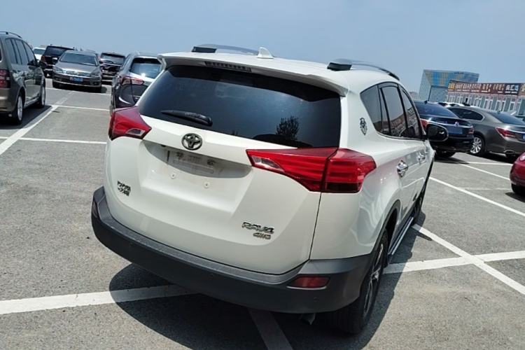 Used Toyota RAV4 2015 2.0L CVT Two-Wheel Drive Fashion Edition Rear Right 45 Deg