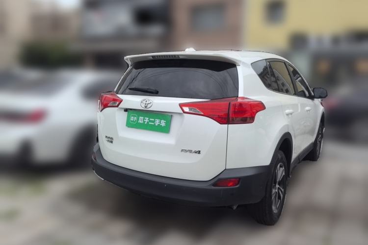 Used Toyota RAV4 2015 2.0L CVT Two-Wheel Drive Fashion Edition Rear Right 45 Deg
