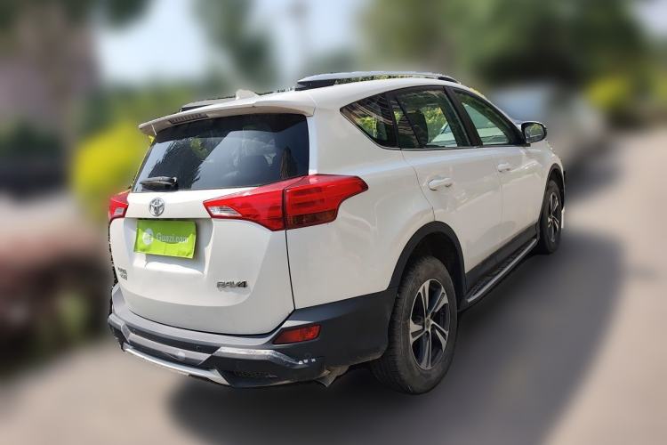 Used Toyota RAV4 2015 2.0L CVT Two-Wheel Drive Fashion Edition Rear Right 45 Deg