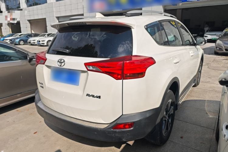 Used Toyota RAV4 2015 2.0L CVT Two-Wheel Drive Fashion Edition Rear Right 45 Deg