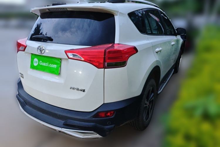 Used Toyota RAV4 2015 2.0L CVT Two-Wheel Drive Fashion Edition Rear Right 45 Deg