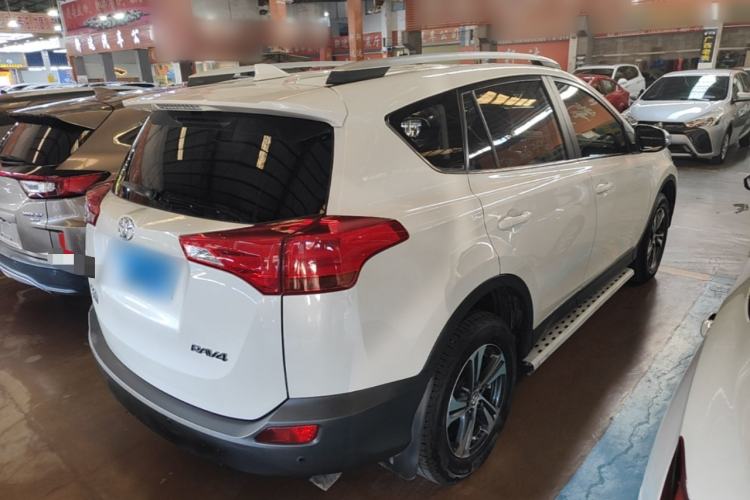 Used Toyota RAV4 2015 2.0L CVT Two-Wheel Drive Fashion Edition Rear Right 45 Deg