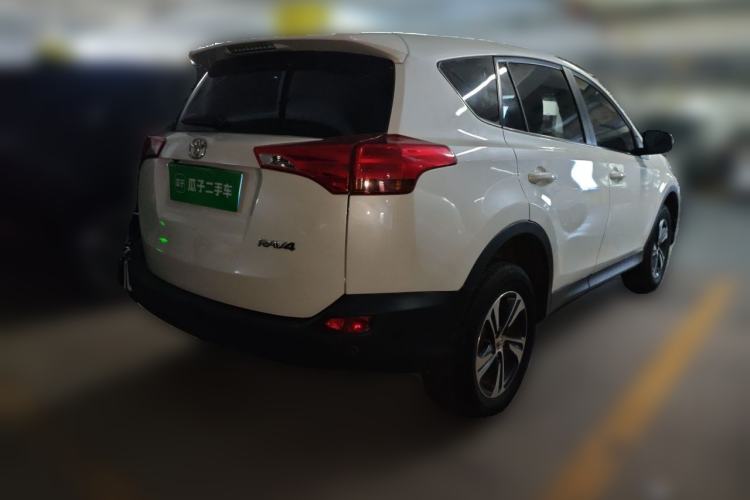 Used Toyota RAV4 2015 2.0L CVT Two-Wheel Drive Fashion Edition Rear Right 45 Deg