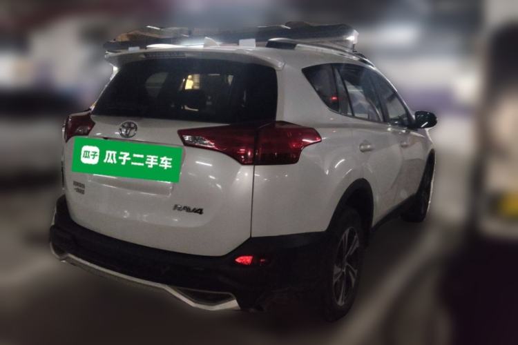 Used Toyota RAV4 2015 2.0L CVT Two-Wheel Drive Fashion Edition Rear Right 45 Deg