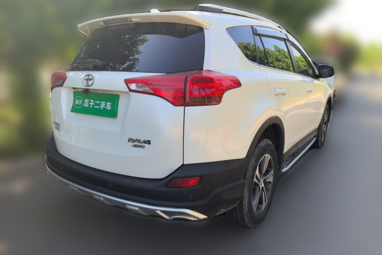Used Toyota RAV4 2015 2.0L CVT Two-Wheel Drive Fashion Edition Rear Right 45 Deg