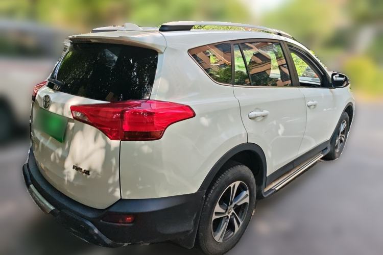 Used Toyota RAV4 2015 2.0L CVT Two-Wheel Drive Fashion Edition Rear Right 45 Deg