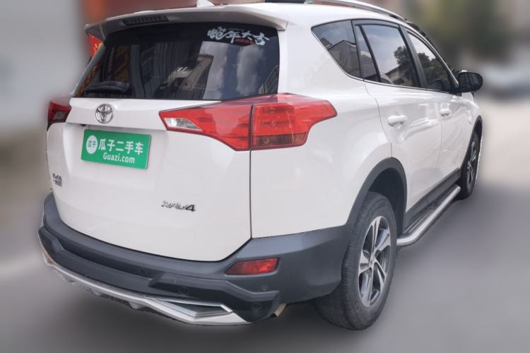 Used Toyota RAV4 2015 2.0L CVT Two-Wheel Drive Fashion Edition Rear Right 45 Deg