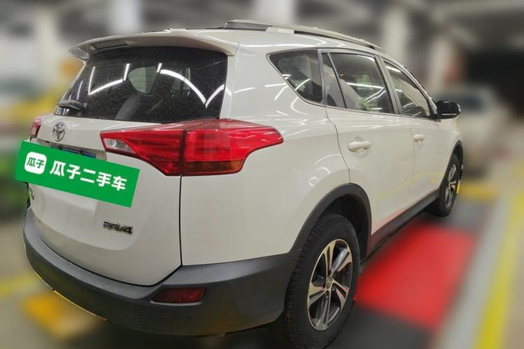 Used Toyota RAV4 2015 2.0L CVT Two-Wheel Drive Fashion Edition Rear Right 45 Deg