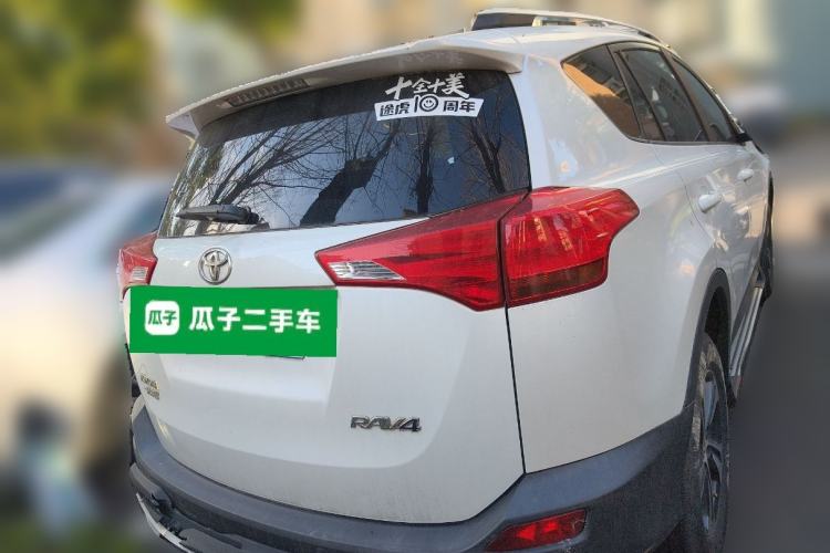 Used Toyota RAV4 2015 2.0L CVT Two-Wheel Drive Fashion Edition Rear Right 45 Deg