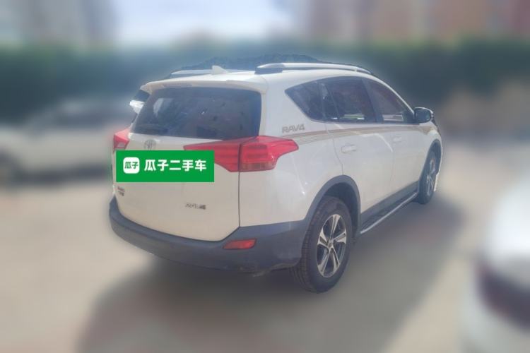 Used Toyota RAV4 2015 2.0L CVT Two-Wheel Drive Fashion Edition Rear Right 45 Deg