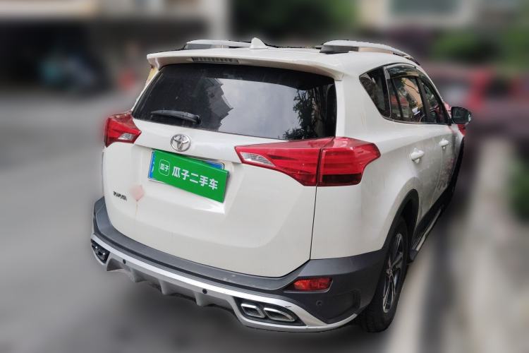 Used Toyota RAV4 2015 2.0L CVT Two-Wheel Drive Fashion Edition Rear Right 45 Deg