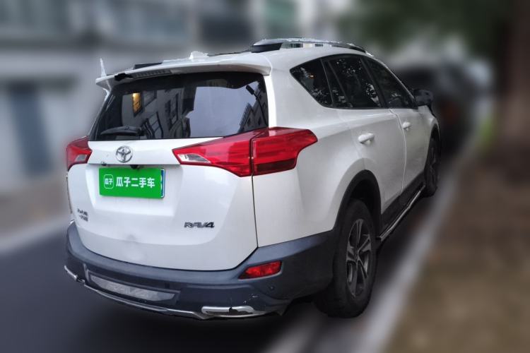 Used Toyota RAV4 2015 2.0L CVT Two-Wheel Drive Fashion Edition Rear Right 45 Deg