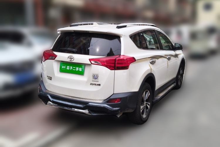 Used Toyota RAV4 2015 2.0L CVT Two-Wheel Drive Fashion Edition Rear Right 45 Deg