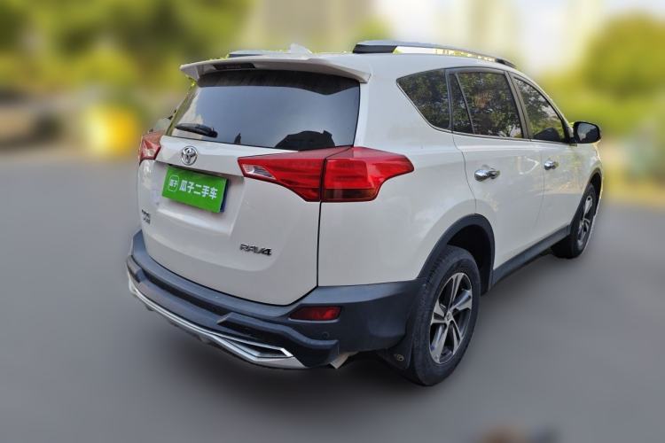 Used Toyota RAV4 2015 2.0L CVT Two-Wheel Drive Fashion Edition Rear Right 45 Deg