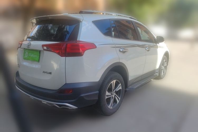 Used Toyota RAV4 2015 2.0L CVT Two-Wheel Drive Fashion Edition Rear Right 45 Deg