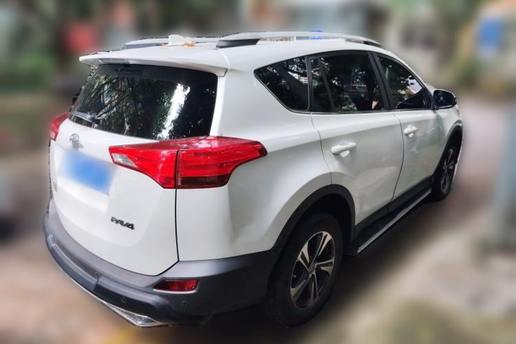 Used Toyota RAV4 2015 2.0L CVT Two-Wheel Drive Fashion Edition Rear Right 45 Deg