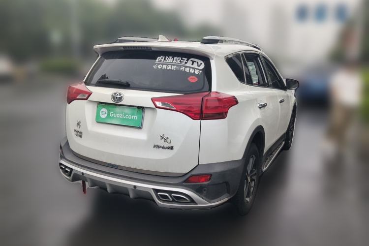 Used Toyota RAV4 2015 2.0L CVT Two-Wheel Drive Fashion Edition Rear Right 45 Deg