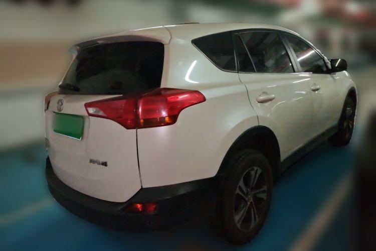 Used Toyota RAV4 2015 2.0L CVT Two-Wheel Drive Fashion Edition Rear Right 45 Deg
