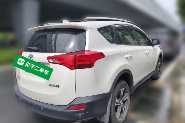 Used Toyota RAV4 2015 2.0L CVT Two-Wheel Drive Fashion Edition Rear Right 45 Deg