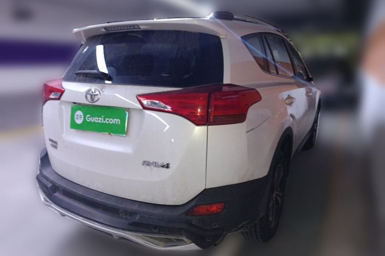 Used Toyota RAV4 2015 2.0L CVT Two-Wheel Drive Fashion Edition Rear Right 45 Deg