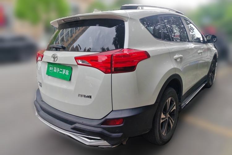 Used Toyota RAV4 2015 2.0L CVT Two-Wheel Drive Fashion Edition Rear Right 45 Deg