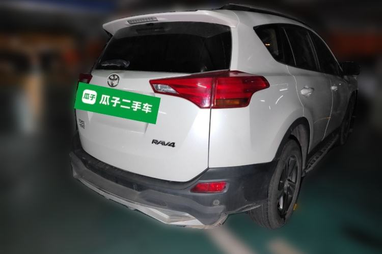 Used Toyota RAV4 2015 2.0L CVT Two-Wheel Drive Fashion Edition Rear Right 45 Deg