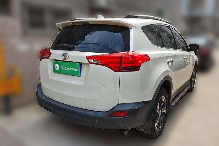 Used Toyota RAV4 2015 2.0L CVT Two-Wheel Drive Fashion Edition Rear Right 45 Deg