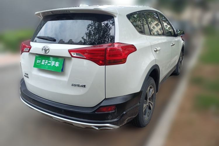 Used Toyota RAV4 2015 2.0L CVT Two-Wheel Drive Fashion Edition Rear Right 45 Deg