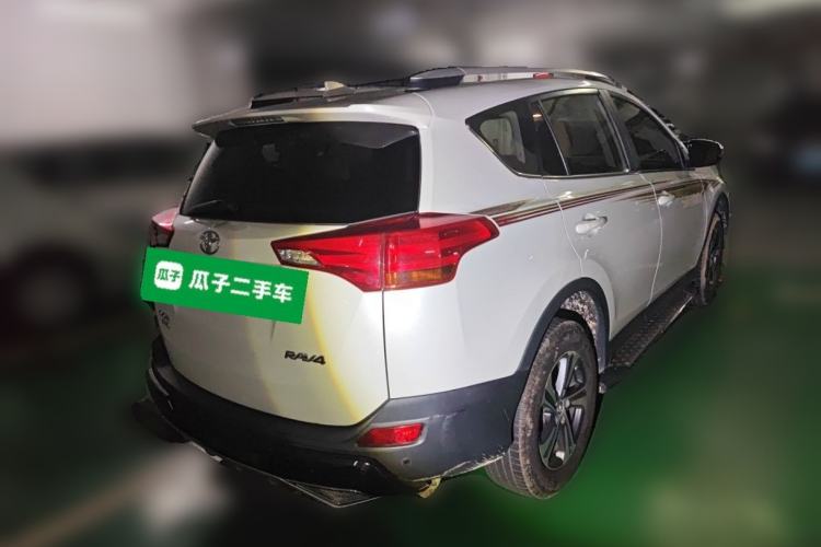 Used Toyota RAV4 2015 2.0L CVT Two-Wheel Drive Fashion Edition Rear Right 45 Deg
