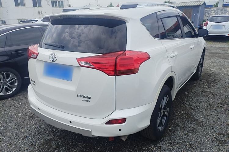 Used Toyota RAV4 2015 2.0L CVT 4x4 Trend Edition Rear Right 45 Deg