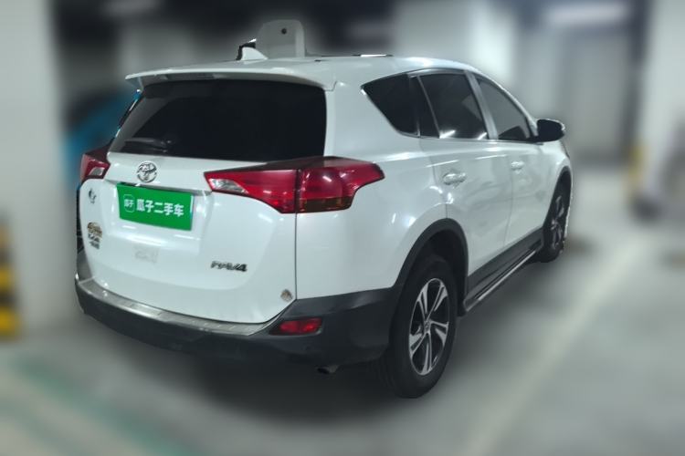Used Toyota RAV4 2015 2.0L CVT Two-Wheel Drive Fashion Edition Rear Right 45 Deg