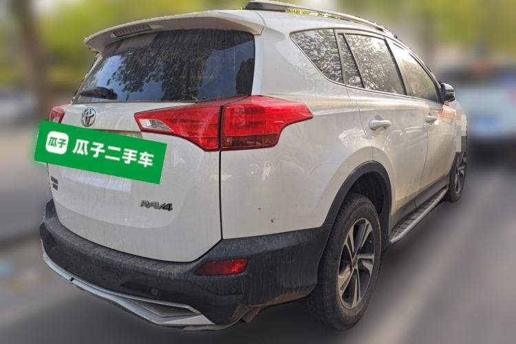Used Toyota RAV4 2015 2.0L CVT Two-Wheel Drive Fashion Edition Rear Right 45 Deg